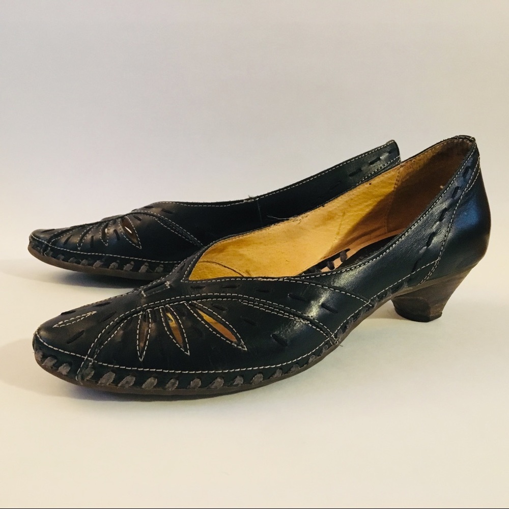Pikolinos size 37 sandal with low heel